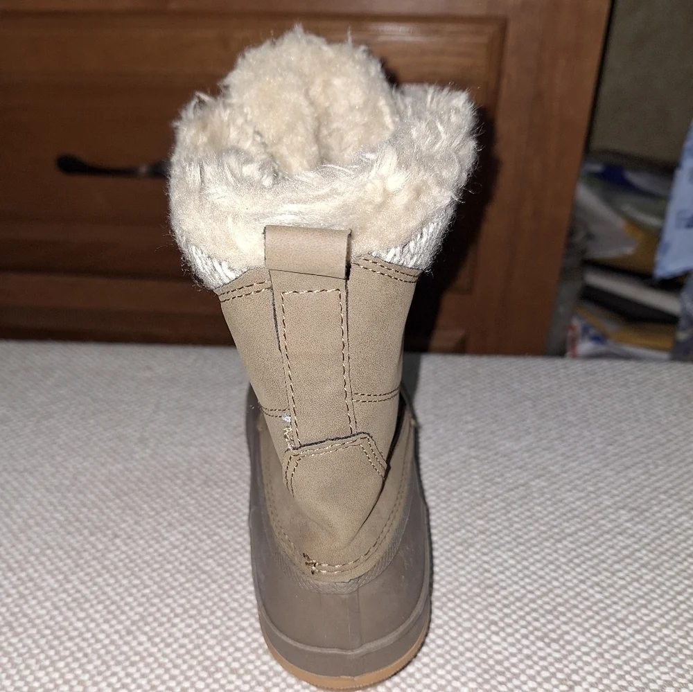 Khombu Kerigan Brown Fur-Lined Winter Boots with Purple Laces